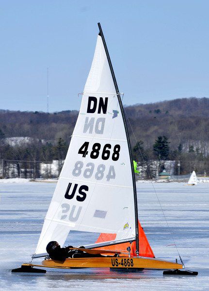 fast-females-dn-ice-yachts