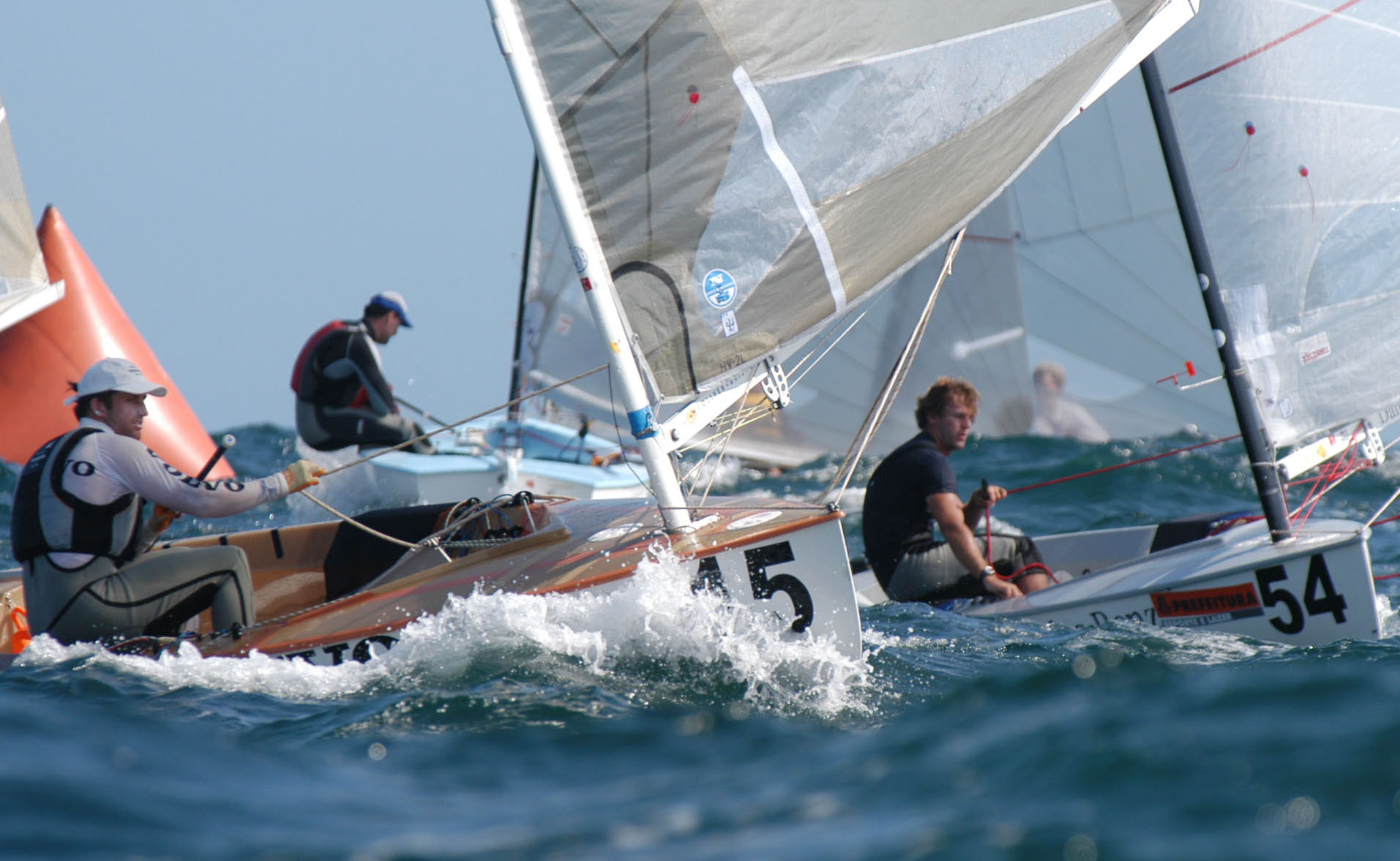 Ben Ainslie racing Mateusz Kusnierewicz