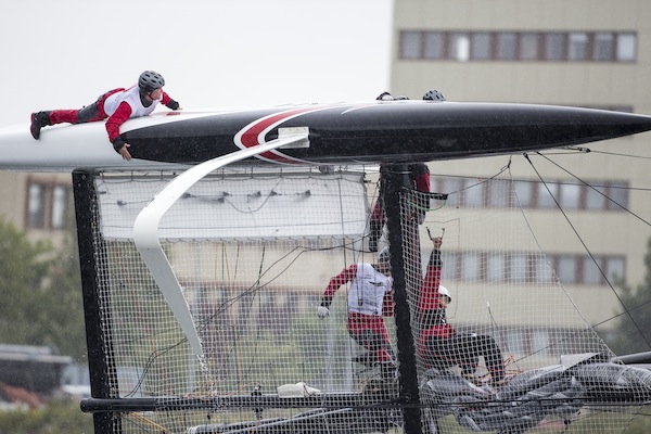 Alinghi capsizes in Kiel