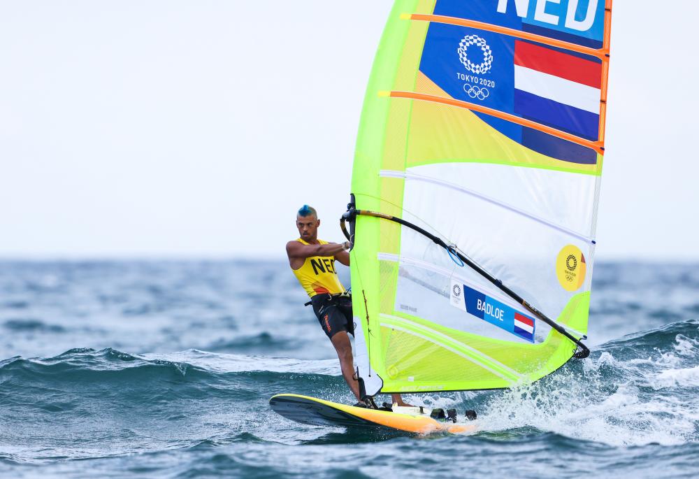 flying-dutchman-one-hand-rsx-windsurfer-gold